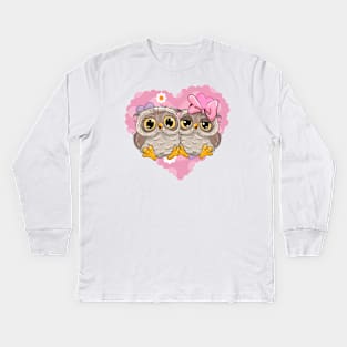 Two cute lovesick owls and a pink heart on the background Kids Long Sleeve T-Shirt